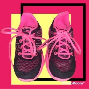 Size 8c Black & Pink Nike Sneakers